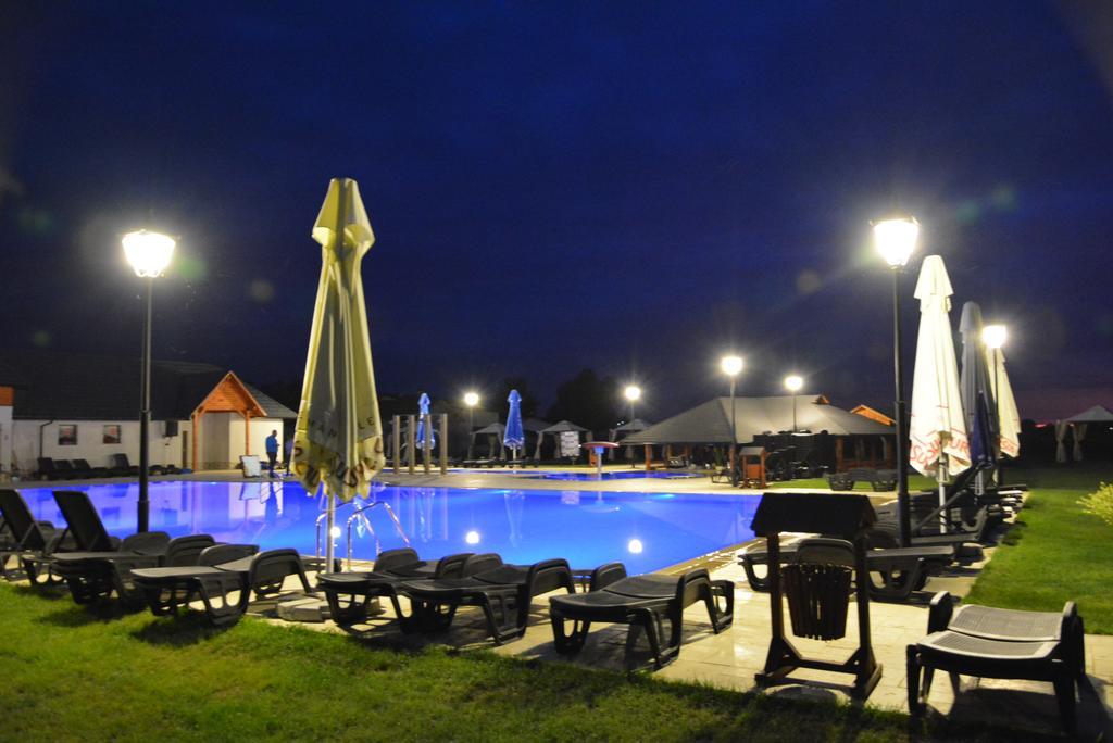Pension La Taticu Sacalaseni Exterior photo